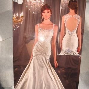 GORGEOUS Trumpet Style Wedding Dress